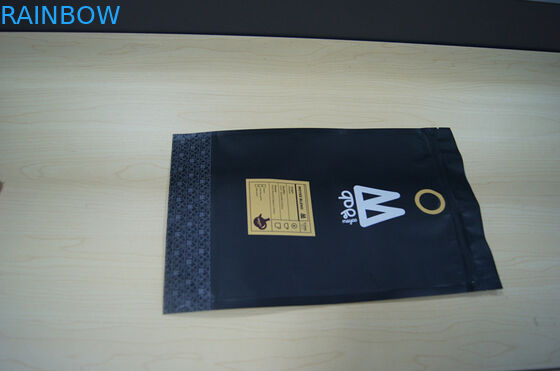 Túi nhựa Moyee Bao bì màu đen mờ đứng lên với túi cà phê Valve