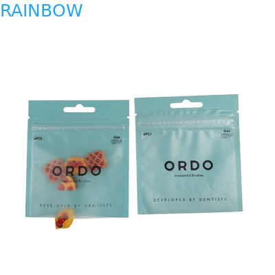 3 Bức in kỹ thuật số được niêm phong bên cạnh Bao bì cao su