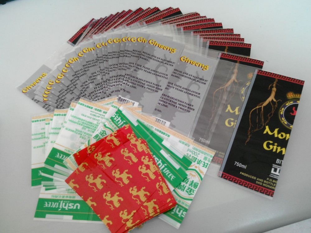 Ứng dụng tay Thu nhỏ tay áo Nhãn cho bao bì chai nước dừa