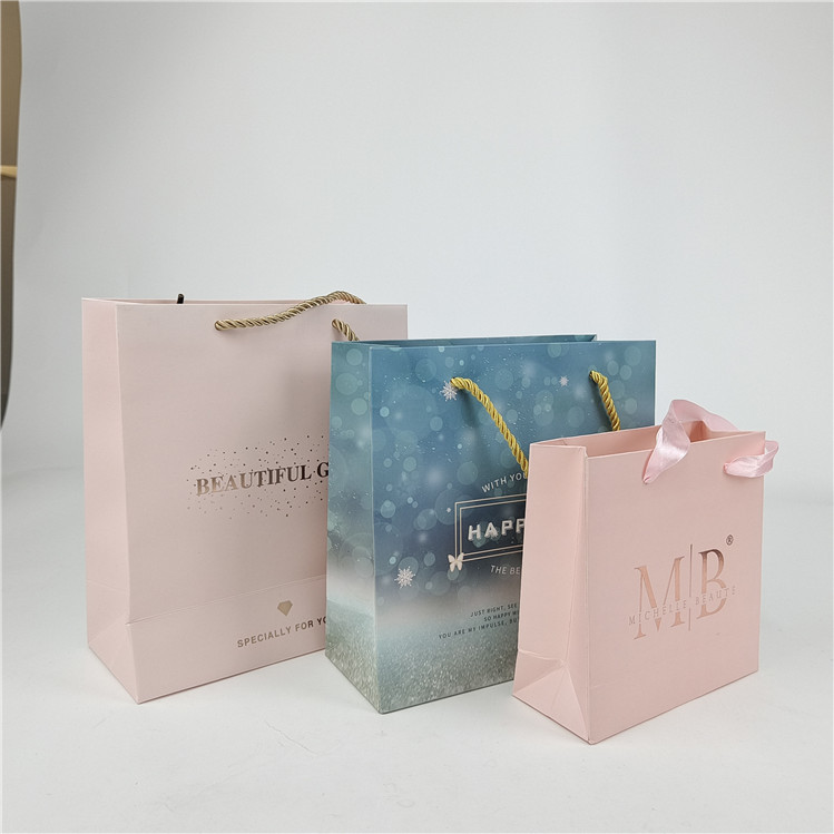 Mới nhất được chấp nhận tối đa 10 màu có sẵn tùy chỉnh in kỹ thuật số in logo in mua sắm túi giấy đóng gói