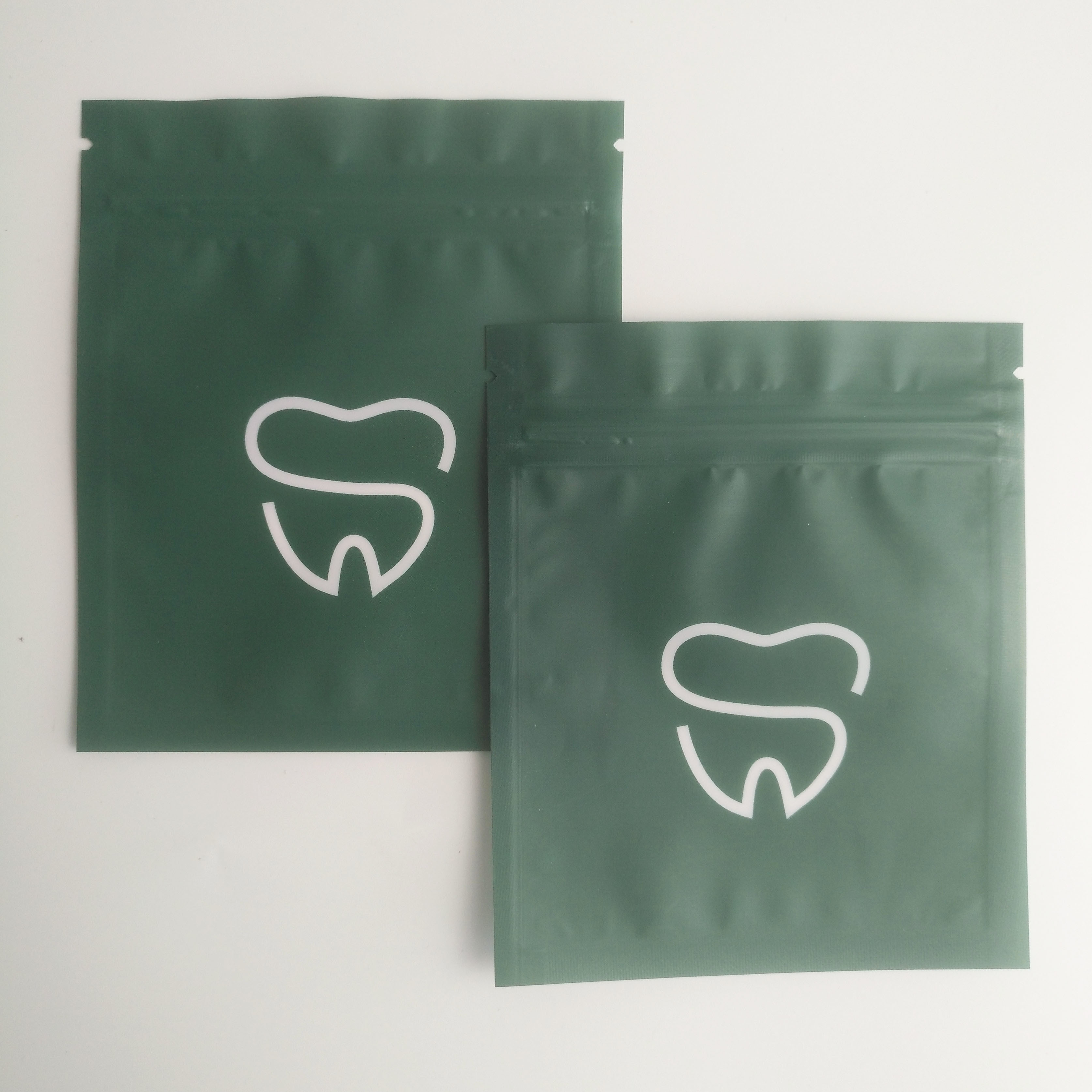 120mic MOPP PE Mylar Bao bì Mờ Túi Cmyk với một mặt