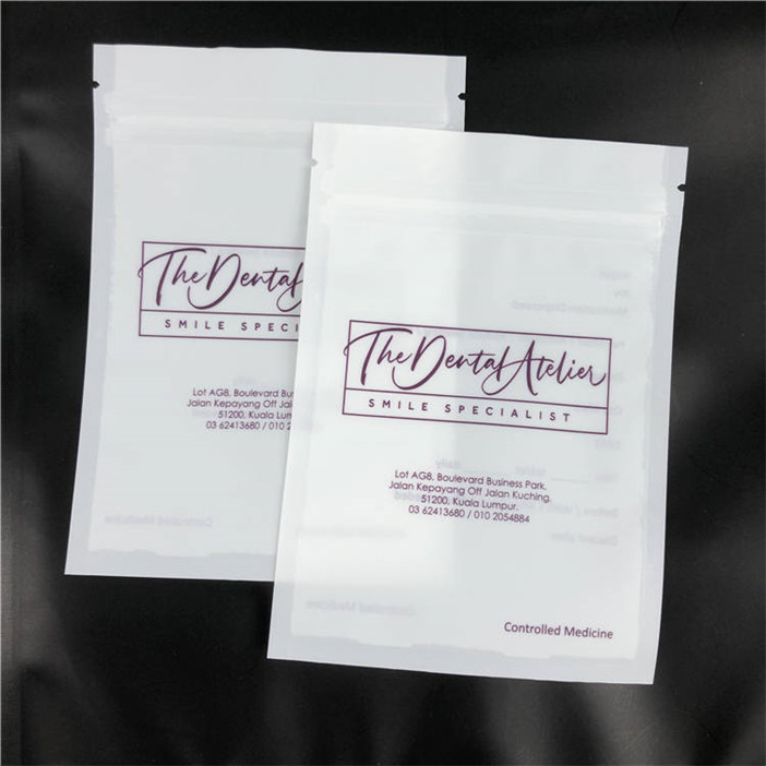 Máy căn chỉnh phẳng được in tùy chỉnh Túi bao bì Mylar Matte với một mặt rõ ràng